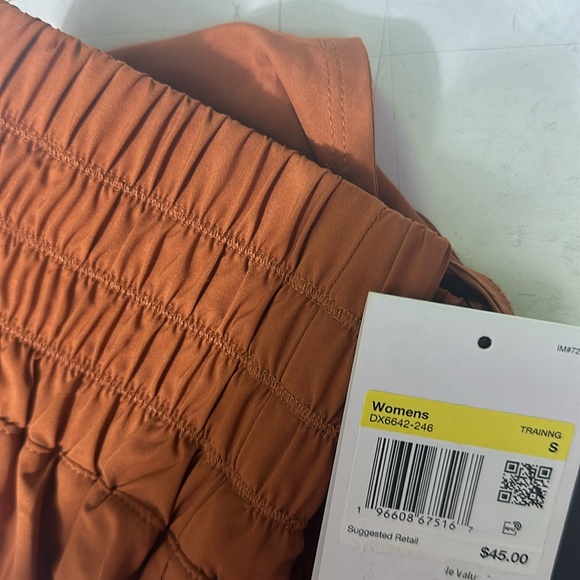 NWT Nike Training One High Rise 3 inch shorts in Rust Orange - S - Picture 6 of 6